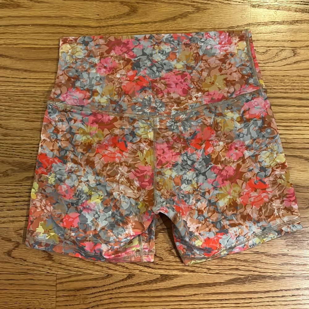 Lululemon Align High Rise 6” Short Inflorescence Multi - Picture 7 of 7